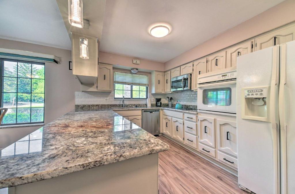 West Bloomfield House | Cozy West Bloomfield Home - Fishing Nearby!