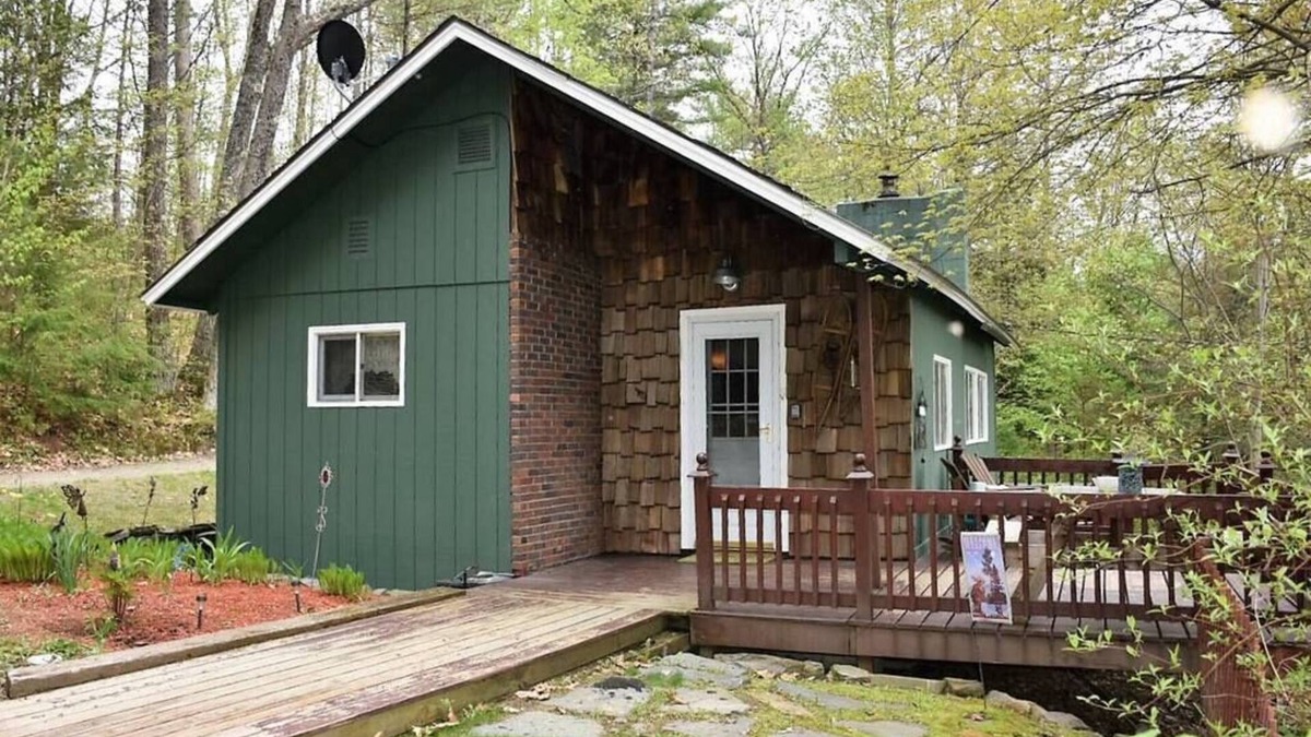 Lisbon House | Cozy White Mountain Cabin w/Hot Tub & Fireplace.