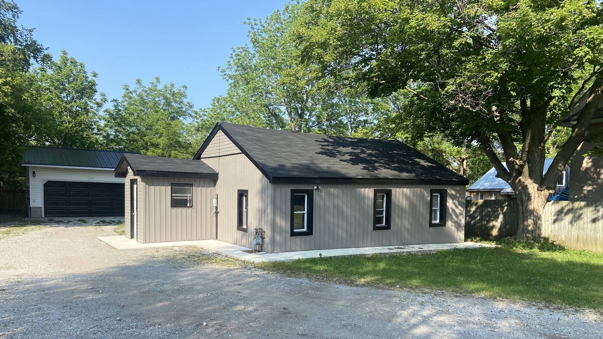 Oro-Medonte House | Cozy Whole Home, Pet Friendly, & Central to Lake Simcoe, Rama & Horseshoe Valley