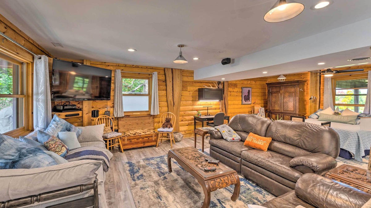 Bassett Apartment | Cozy Wisconsin Studio, 11 Mi to Lake Geneva!