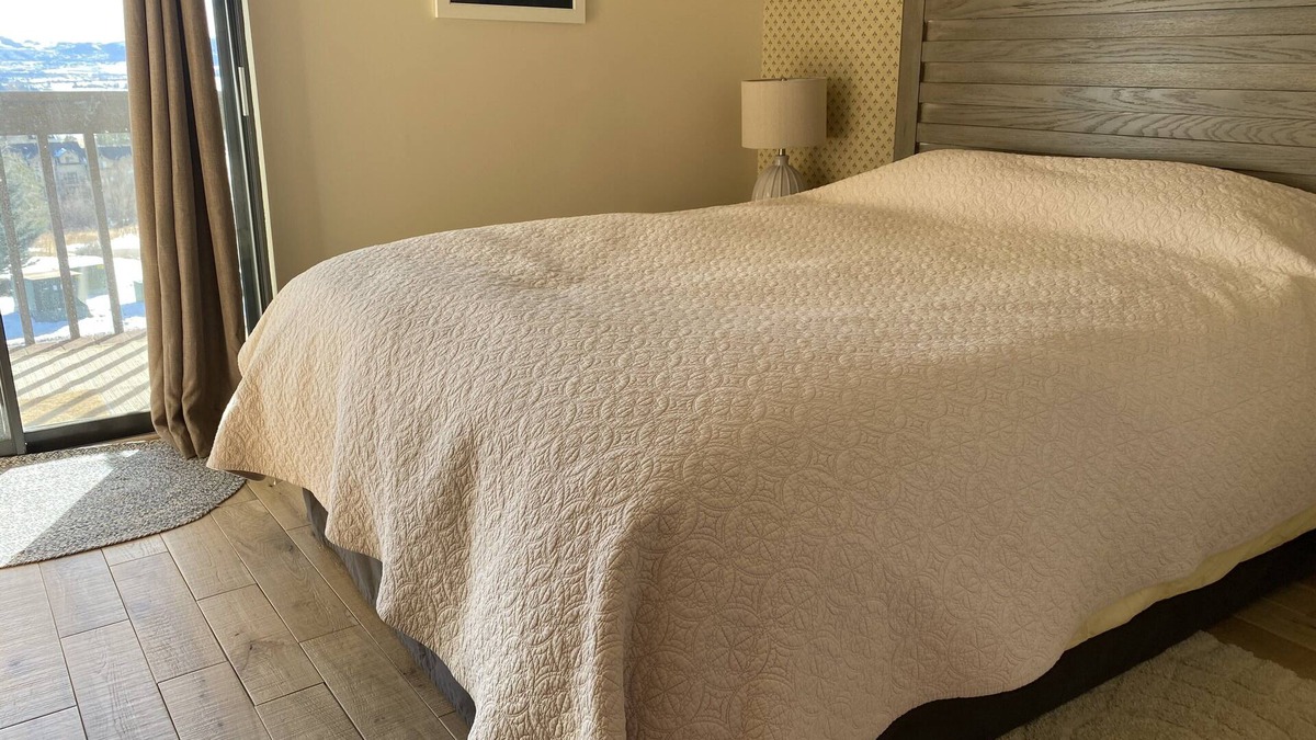 Eden Condo | Cozy with a view!