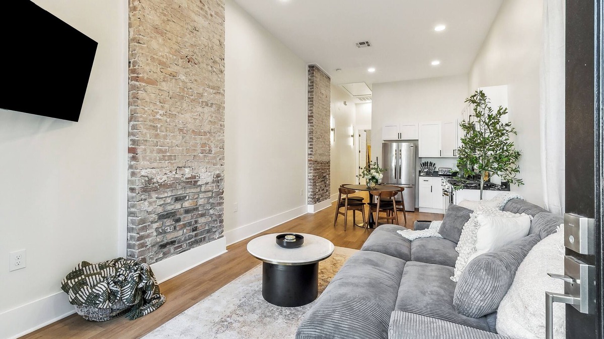 Milan House | Cozy with exposed brick and studio layout all essentials for comfortable stay.