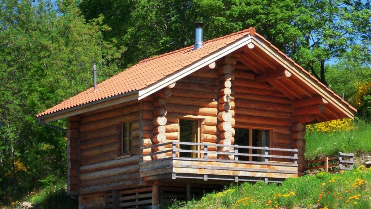 Saint-Martin-la-Sauvete Cottage | Cozy wooden chalet with wood stove and internet in Saint-Martin-la-Sauveté