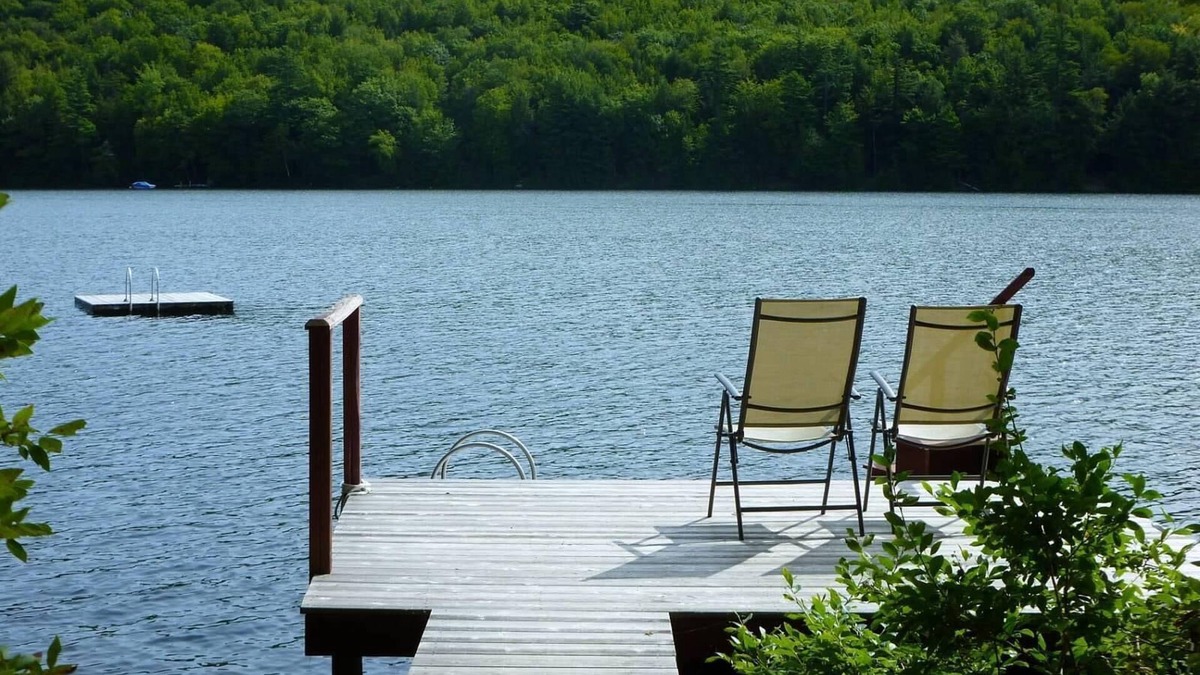 Nelson Cabin | Cozy, Wooded, Waterfront, Mountain View Cabin on Silver Lake