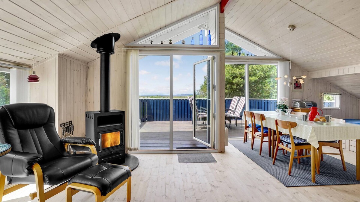 Trend House | Cozy wooden house located directly on the Limfjord.