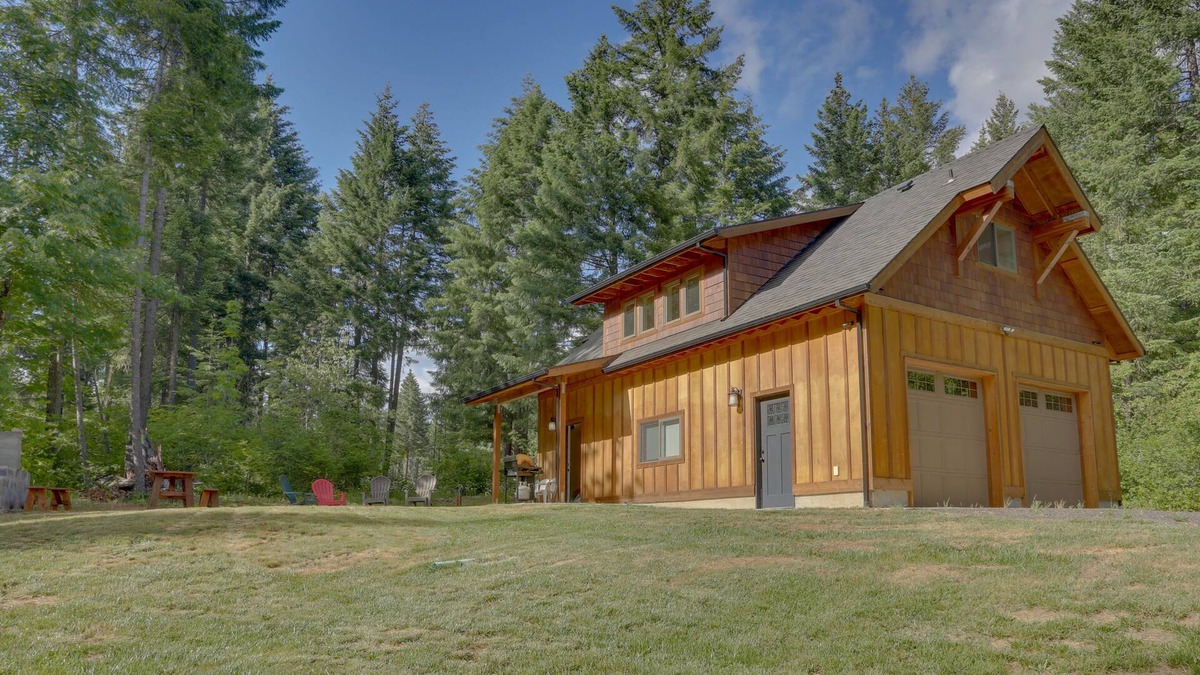 White Salmon Cabin | Cozy woodland cabin in a peaceful location with forested views