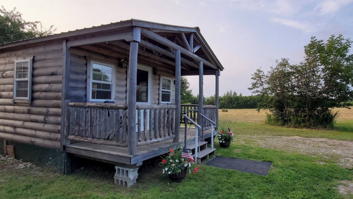 Ellsworth Cabin | Cozy year round cabin near Acadia and ATV trails, and pet friendly!
