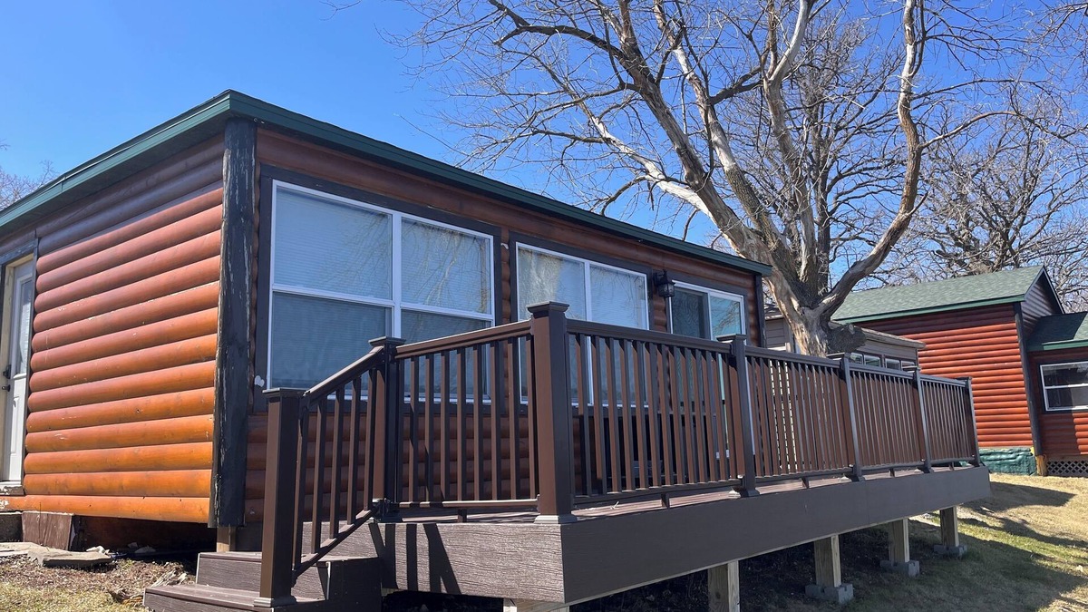 Osakis Cabin | Cozy year round cabin on Lake Osakis with game room, deck and kayaks!