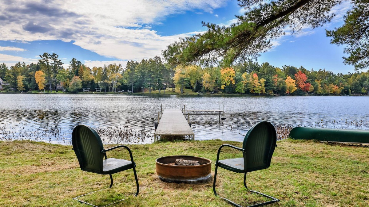 Arbor Vitae Cabin | Cozy Year Round Lakefront Cabin- Family & Dog friendly- Private Dock