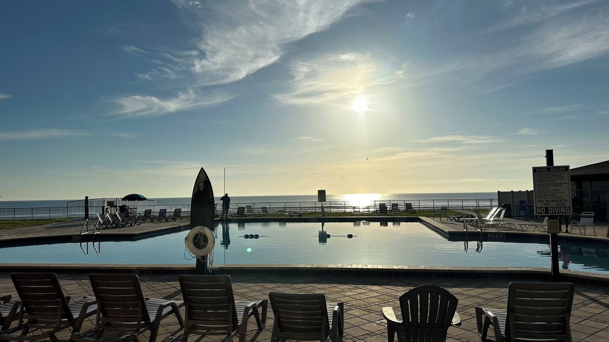 Bridgeport Heights Condo | Cozy1-bedroom condo on Daytona Beach! Ocean views with 2 pools & balcony.