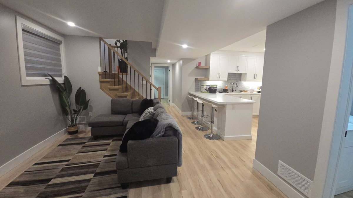 Rosemount Apartment | Cozy2Bedroom Basement Apartment.5mins walk2key amenities & malls.Family-friendly