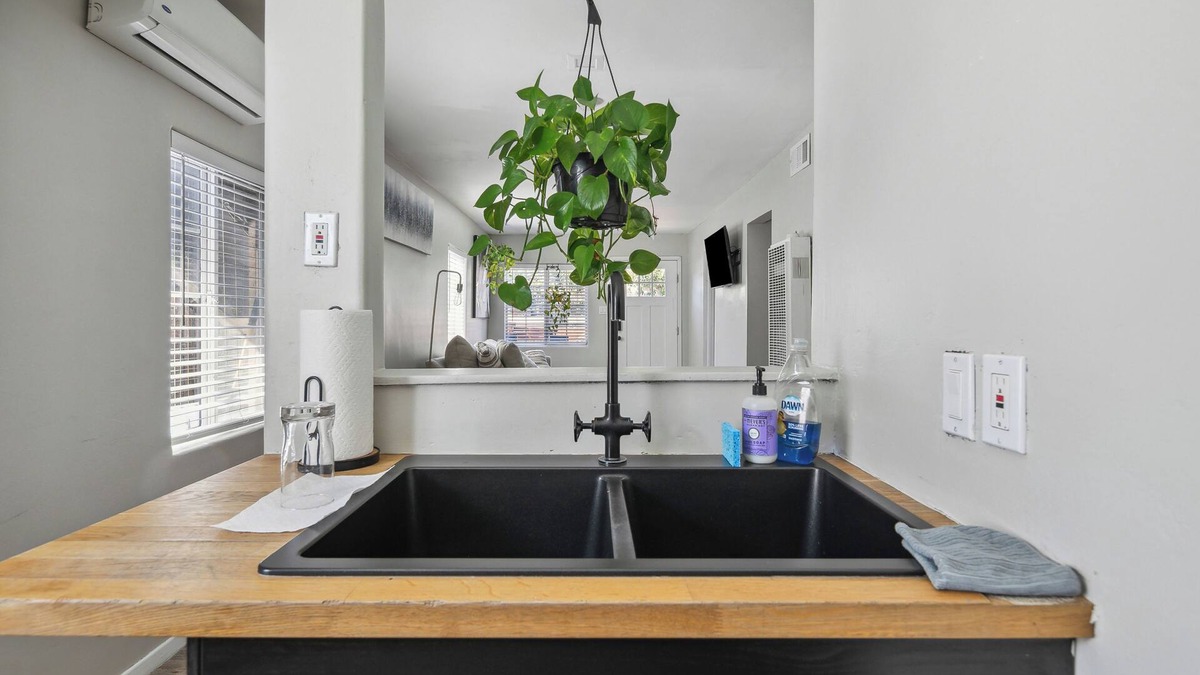 Logan Heights Apartment | Cozy3-bedroom apartment with WiFi, AC in lovely San Diego Downstairs.