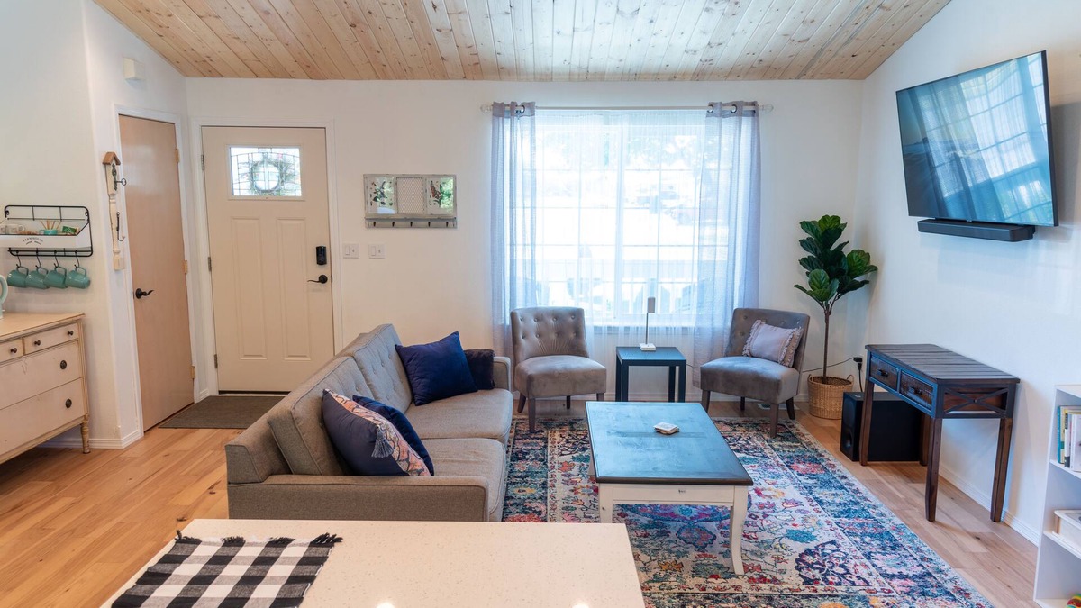 Post Falls House | CozyRoweHome - Only 30 minutes to SILVERWOOD THEME PARK!