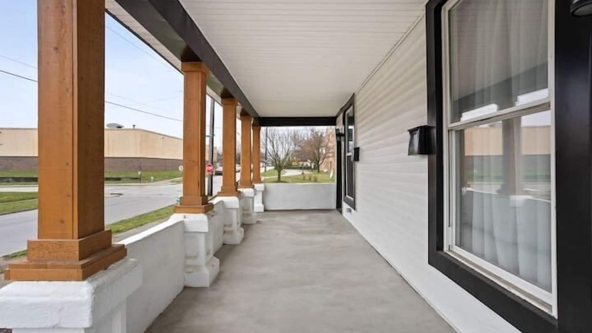 Holy Cross House | CozySuites 3BD - Arsenal Heights Indy 2