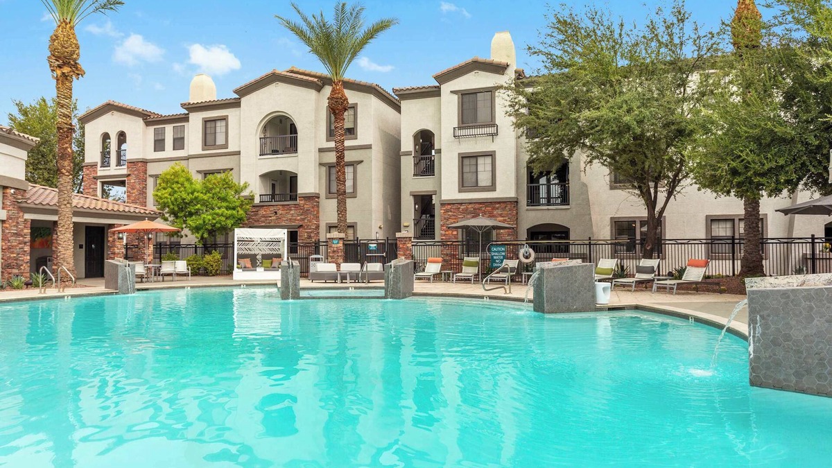 Glendale Sports and Entertainment District Apartment | CozySuites Glendale by the stadium with pool! 22