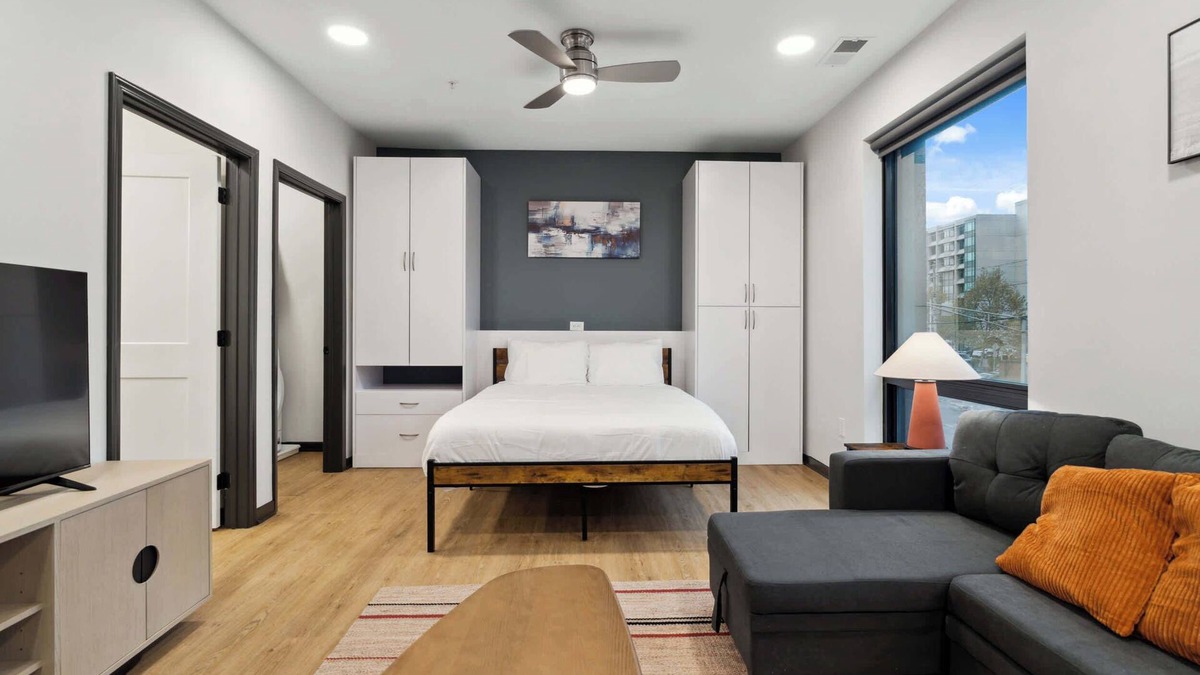 Lockerbie Square Apartment | CozySuites Mass with parking, lounge & roof deck #24
