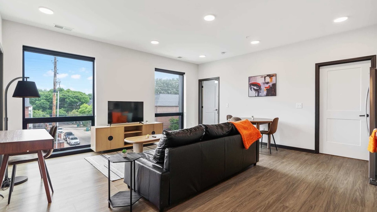 Lockerbie Square Apartment | CozySuites Mass with parking, lounge and roof deck 10