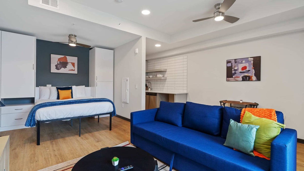 Lockerbie Square Apartment | CozySuites Mass with parking, lounge and roof deck 16