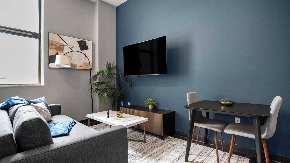 Cultural District Apartment | CozySuites Modern 1BR in Downtown Pitts 10
