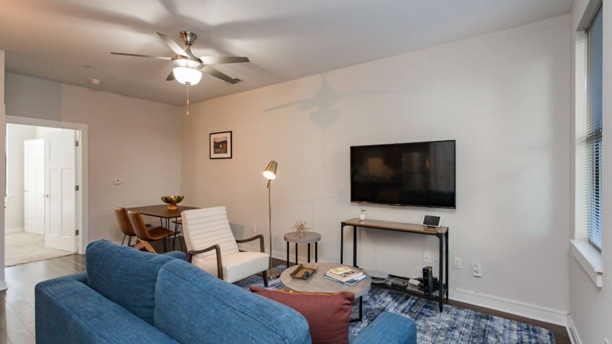 Music Row Apartment | CozySuites MusicRow Alluring 1BR with free parking!13