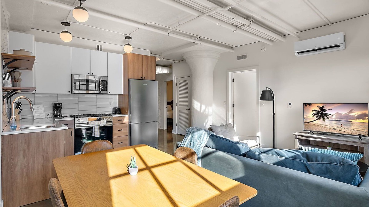 Warehouse District Apartment | CozySuites NLG - Modern 2BR condo #23
