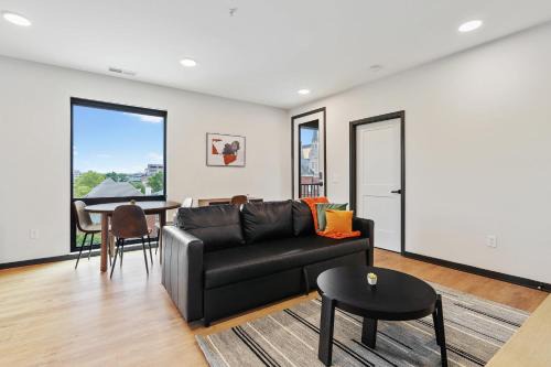 Lockerbie Square Apartment | CozySuites on Mass with garage parking #6