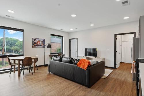 Lockerbie Square Apartment | CozySuites on Mass with garage parking #9