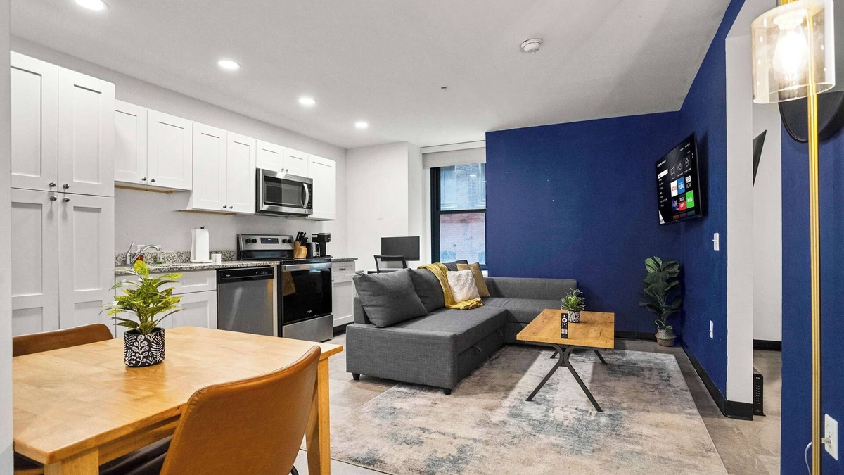 Cultural District Apartment | CozySuites Stunning 1BR in Downtown Pitts #3