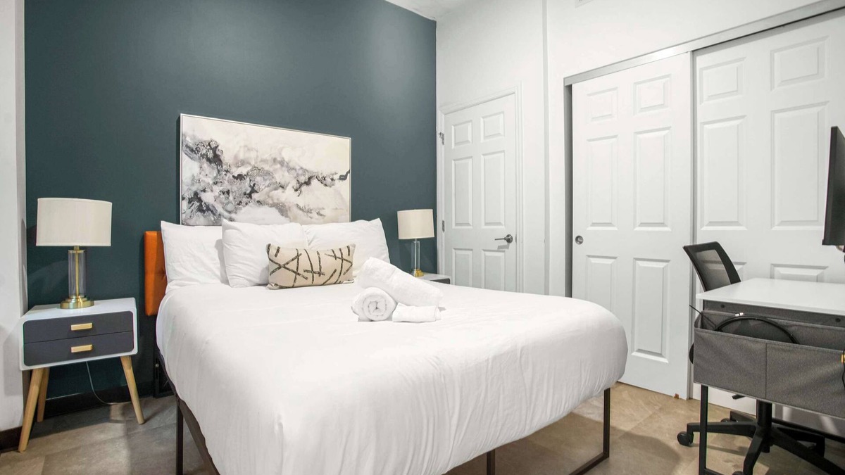 Cultural District Apartment | CozySuites Stunning 1BR in Downtown Pitts 42