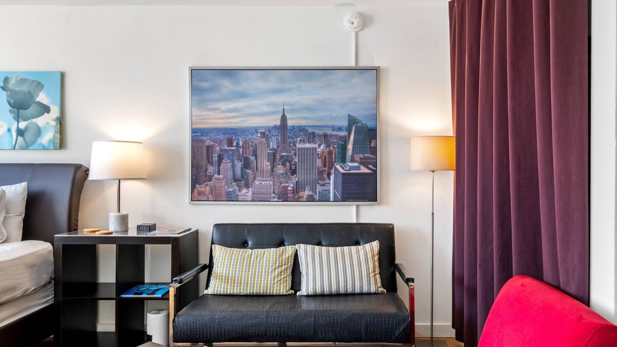 Ardmore Apartment | (CPC) Rare Find - Secluded Studio w/Free Parking