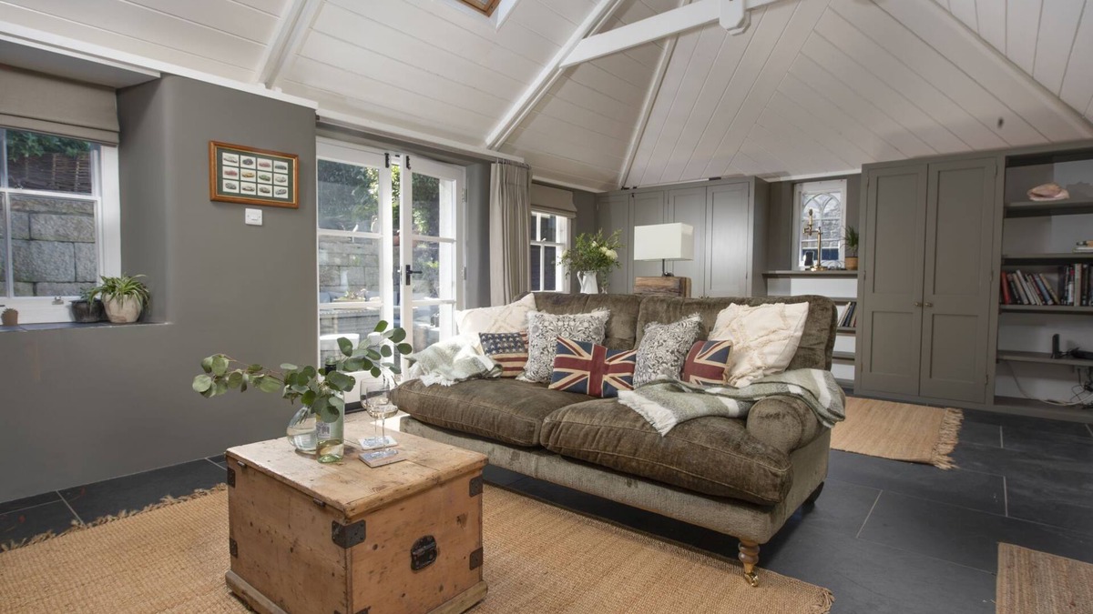 Mousehole Cottage | Crab Cottage - a cottage that sleeps 2 guests in 1 bedroom