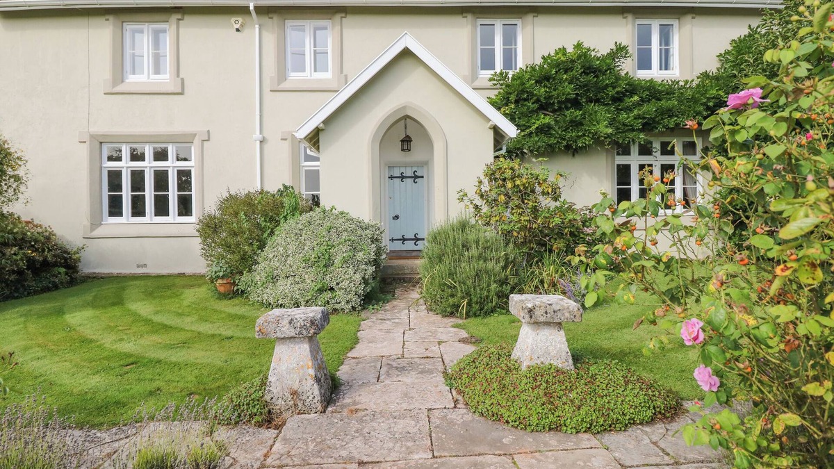 Ebford Cottage | CRABLAKE FARMHOUSE, pet friendly, with open fire in Exminster