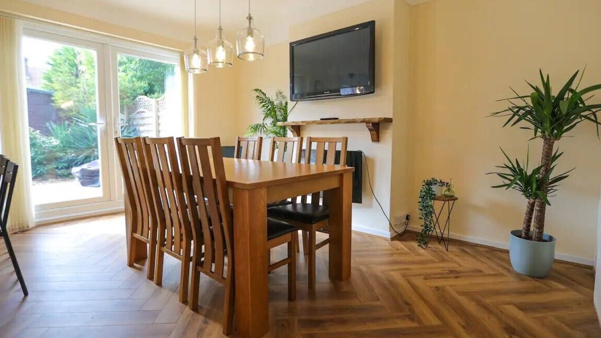 Moreton House | CRABTREE HOUSE 5BR MORETON, WIRRAL, CLOSE TO LIVERPOOL & CHESTER