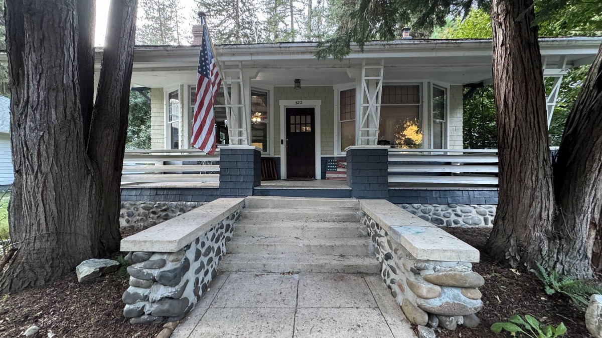 Ahsahka House | Craftsman Charm, 2-bedroom house with AC, WiF, Tranquil Setting