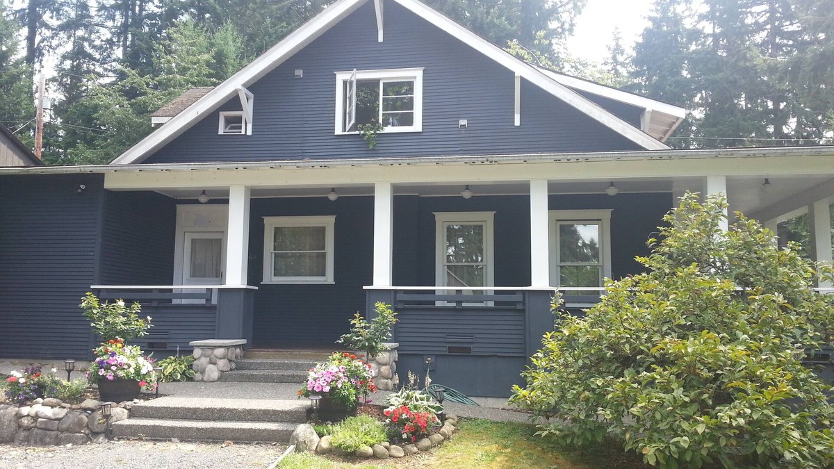 Olde Town House | Craftsman Duplex in Old Town Issaquah - Free Wi-Fi