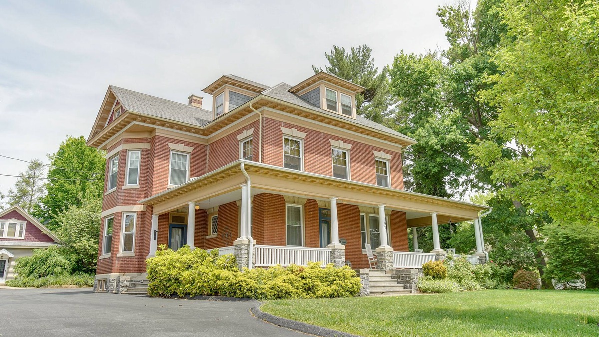 Leacock-Leola-Bareville House | Craftsman on Main | Luscious Yard + Game Room on Main Street!