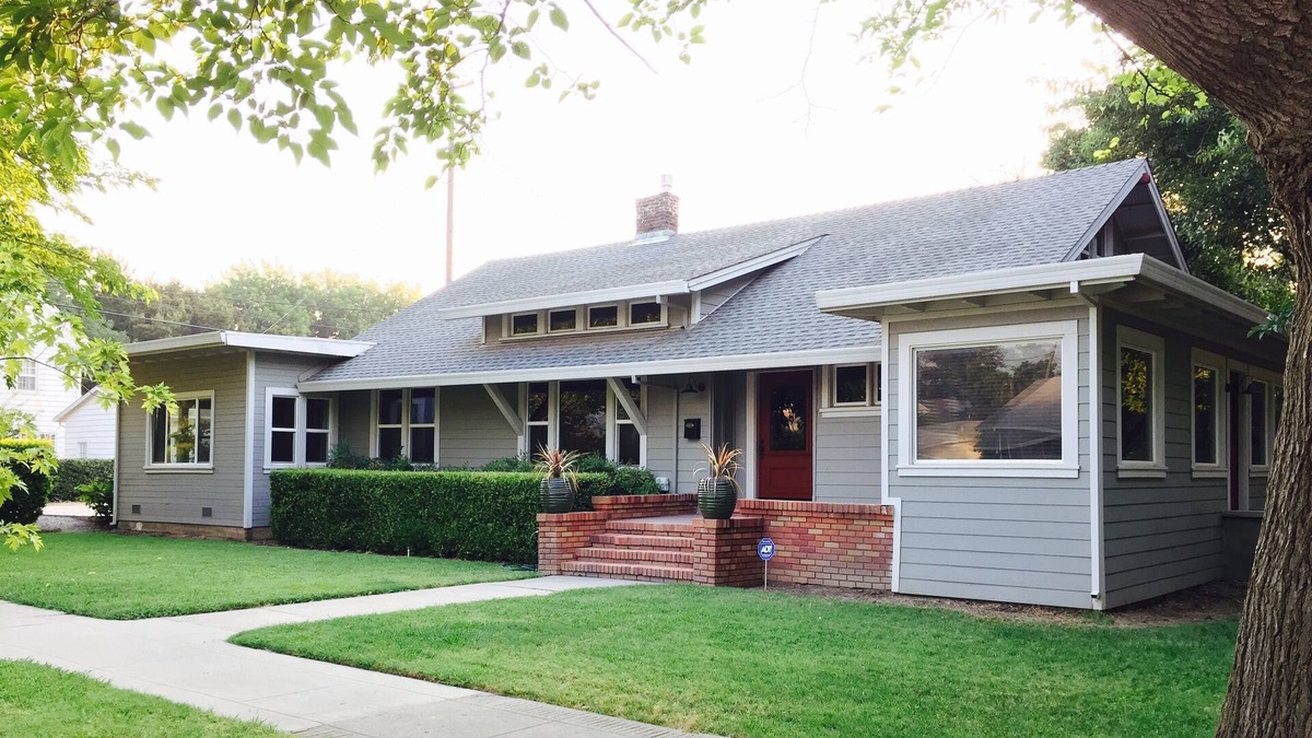 Colusa House | Craftsman style home built in 1909, step back in time end enjoy your stay!