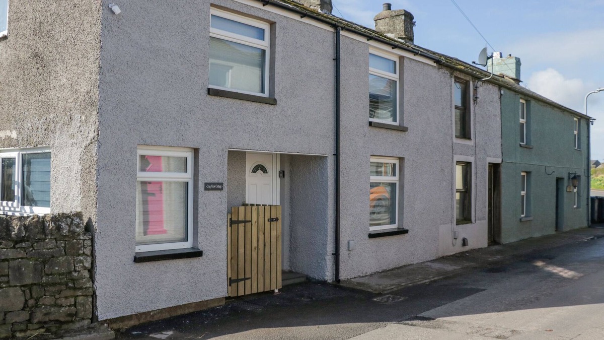 Newton in Furness Cottage | CRAG VIEW COTTAGE, pet friendly, with hot tub in Dalton-In-Furness