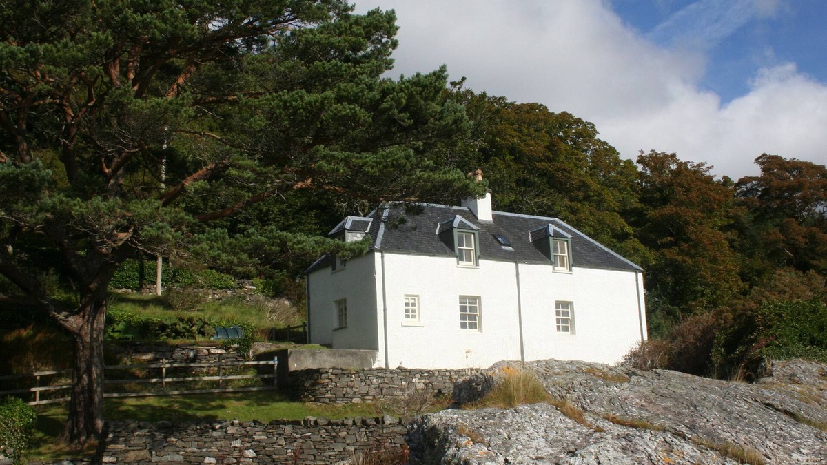 Balmacara Cottage | CRAGGAN COTTAGE - BALMACARA, pet friendly in Kyle Of Lochalsh
