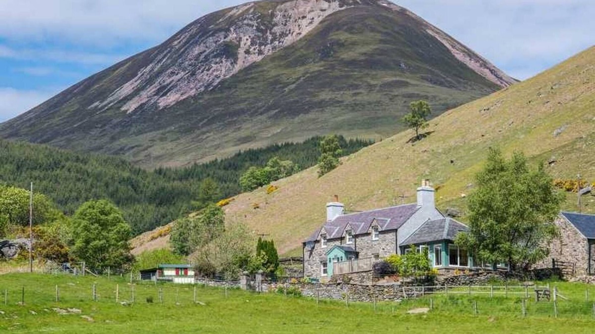 Loch Tay House | Craigeanie Farmhouse