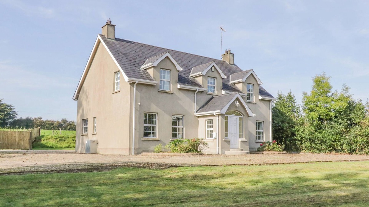 Coleraine Cottage | CRAIGLEA COTTAGE, family friendly, with a garden in Coleraine