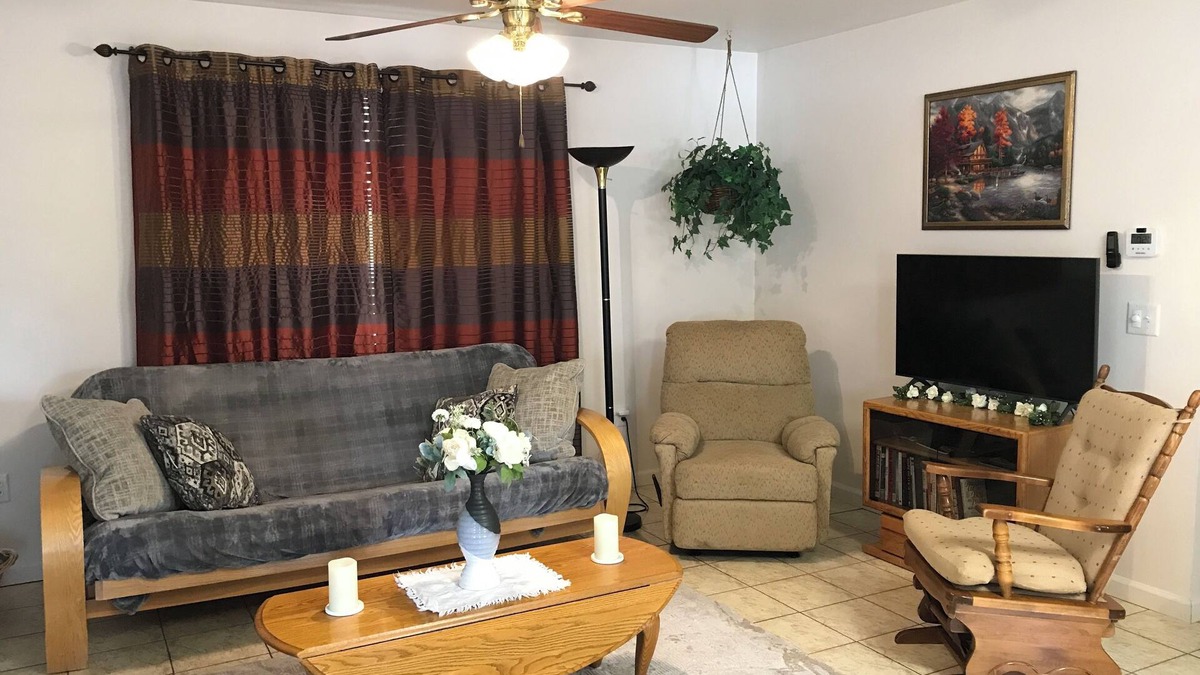Craigmont House | Craigmont GetawaynGet comfortable and enjoy plenty of space and cozy fireplace!