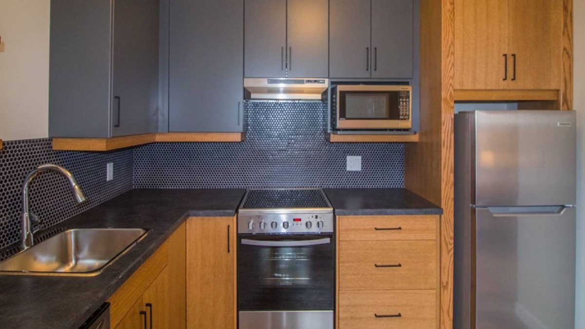 Regional District of Nanaimo Hotel | Cranberry Arms Inn