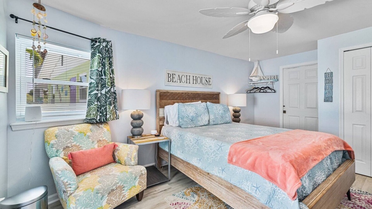 Historic Downtown Melbourne Apartment | Crane Creek Inn Manatee Suite: Waterfront Pool!