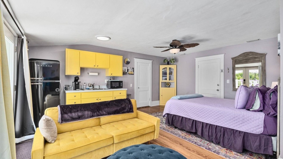 Historic Downtown Melbourne Bed & Breakfast | Crane Creek Inn Osprey Room: Waterfront, Pool, B&B