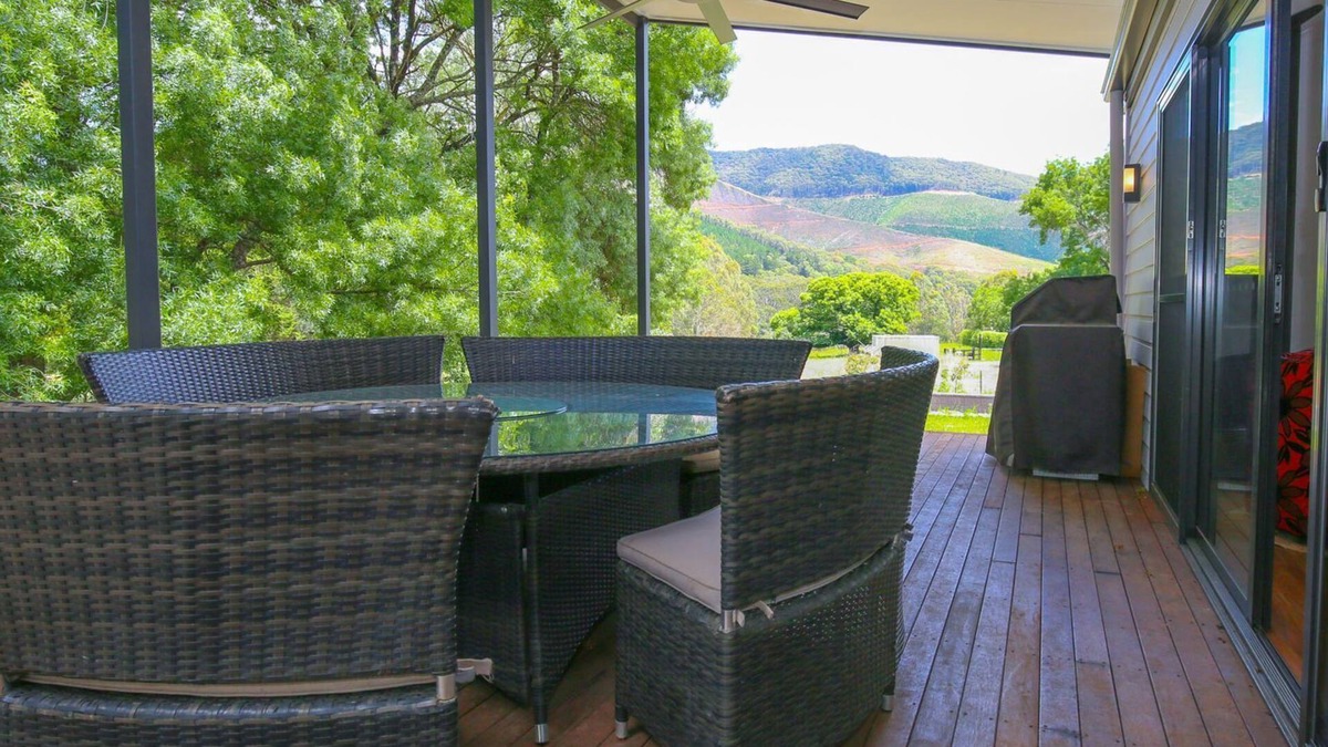 Wandiligong House | Cranmore Cottage - Pet friendly near the Wandi pub