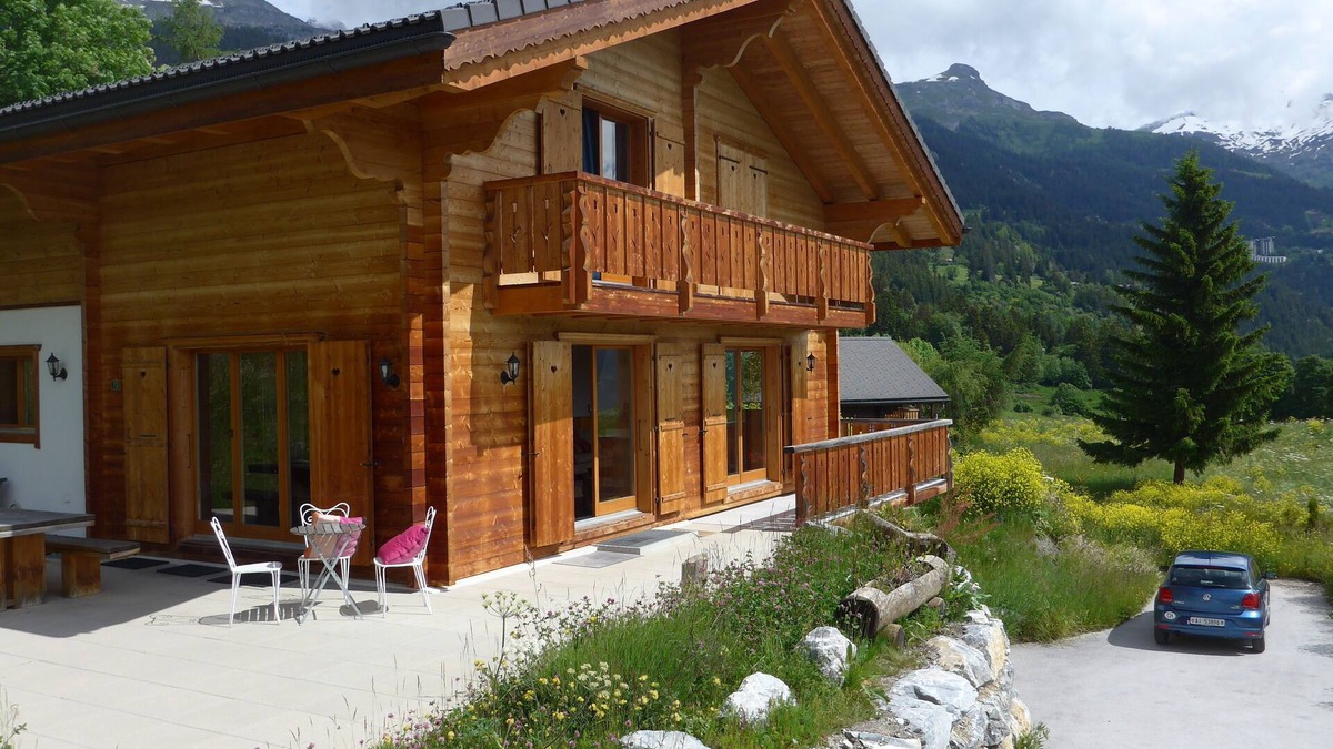 Randogne Ski Chalet | Crans Montana - Large and modern chalet with stunning views in a quiet setting