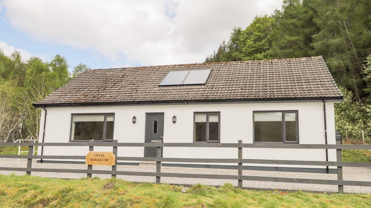 Glen Urquhart House | CRASK BUNGALOW, family friendly, with a garden in Cannich