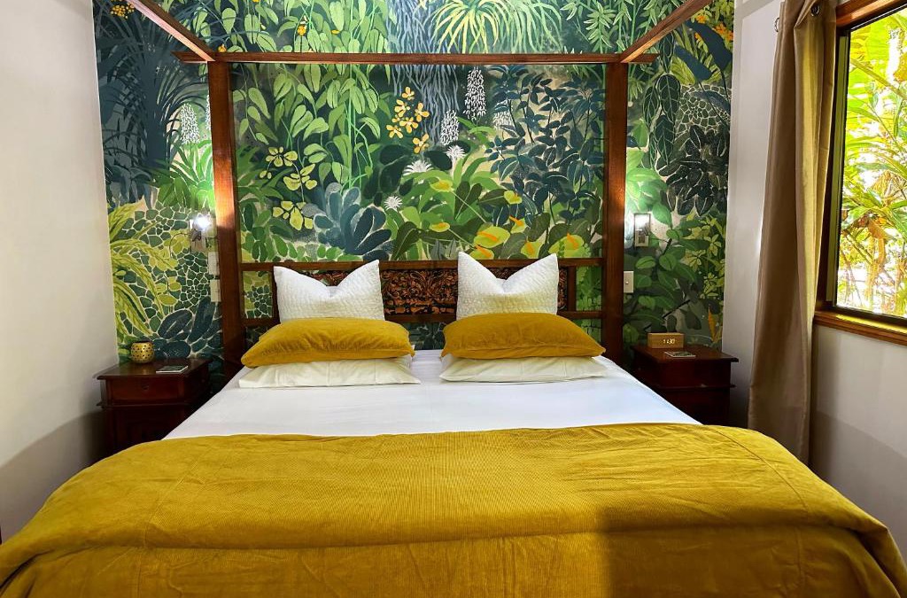 Lake Eacham Resort | Crater Lakes Rainforest Cottages