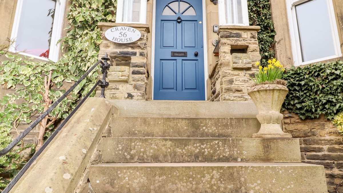 Skipton Cottage | CRAVEN HOUSE, pet friendly, character holiday cottage in Skipton